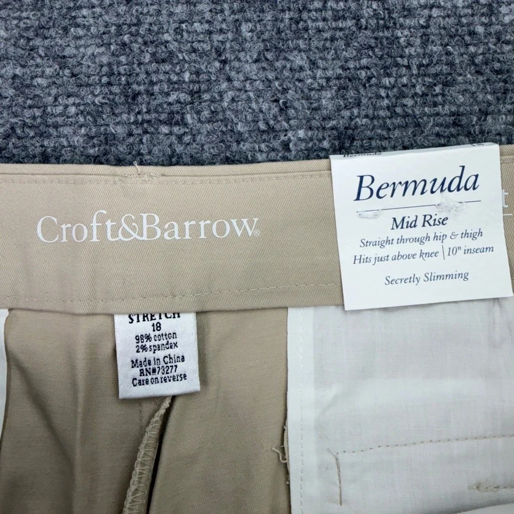 Croft & Barrow Shorts Womens 18 (38x10) Khaki Bermuda Mid Rise Secretly Slimming